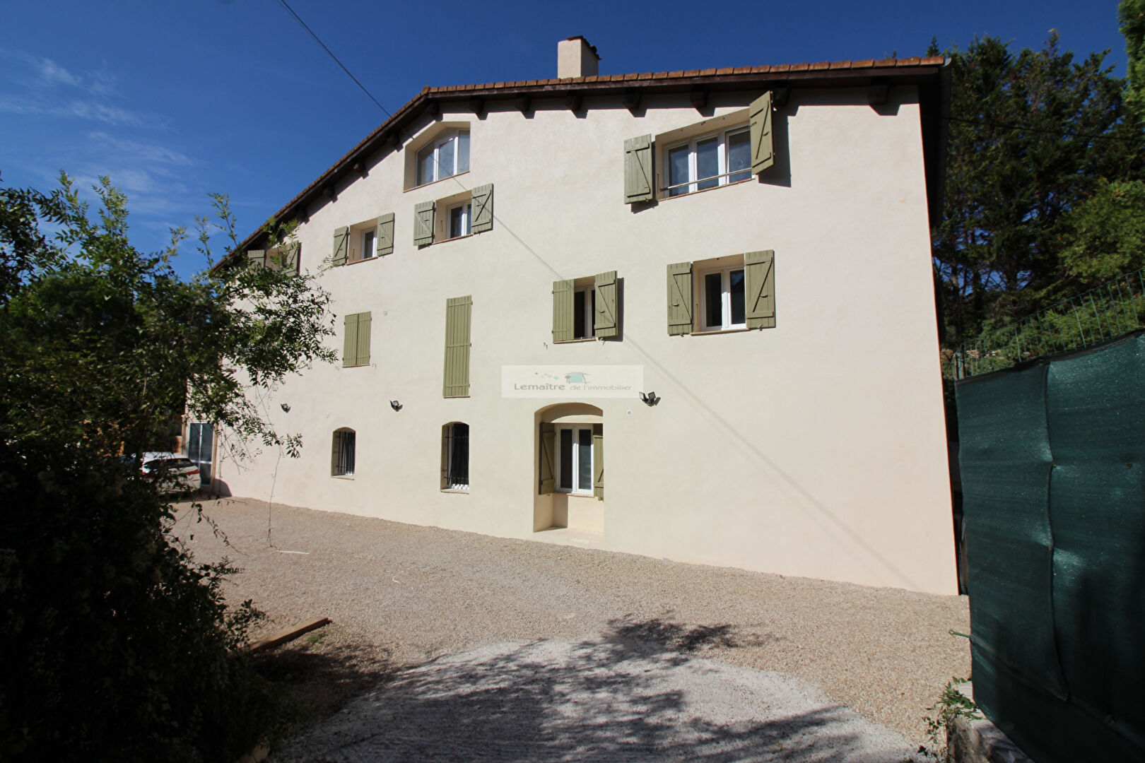 06740 CHATEAUNEUF GRASSE APPARTEMENT